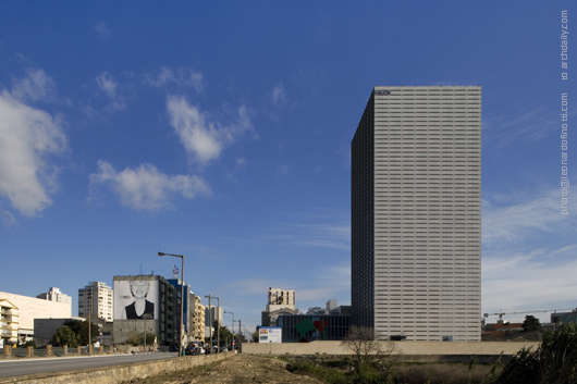 More Photographs of Eduardo Souto de Moura’s Burgo Tower