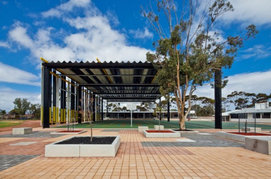 Caritas College Junior School External Covered Area / Tridente Architects