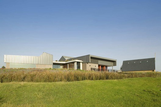 Prince Henry Community Centre / Lahznimmo Architects