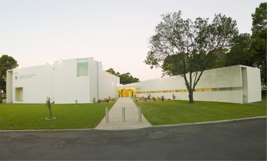 The Brother Stephen Debourg Performing Arts Centre at Sacred Heart College / Tridente Architects