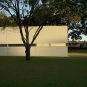 The Brother Stephen Debourg Performing Arts Centre at Sacred Heart College / Tridente Architects © Peter Fisher