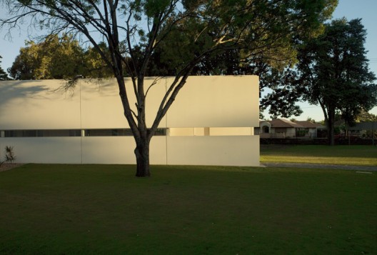 The Brother Stephen Debourg Performing Arts Centre at Sacred Heart College / Tridente Architects