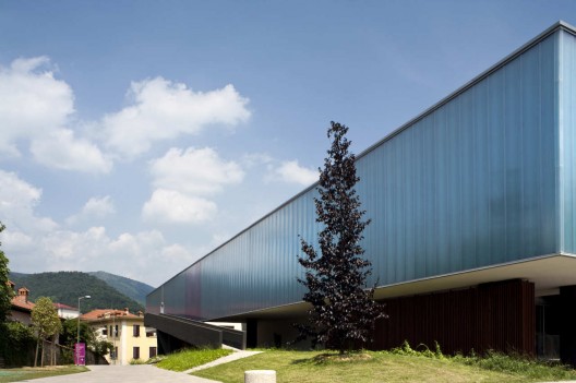 New Cultural Center In Ranica / DAP studio