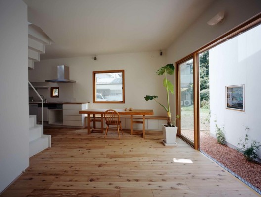 inside house & outside house / Takeshi Hosaka Architects