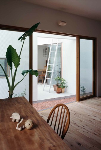 inside house & outside house / Takeshi Hosaka Architects