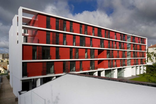Day Care And Elderly Residential Centre / CVDB arquitectos