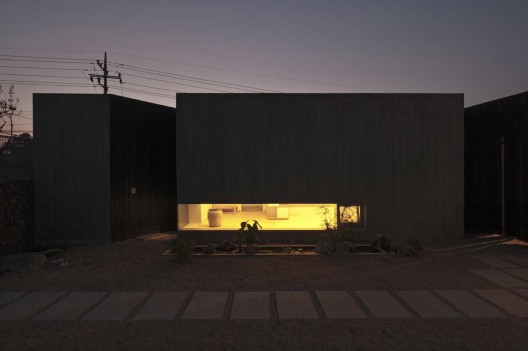L House / BCHO Architects
