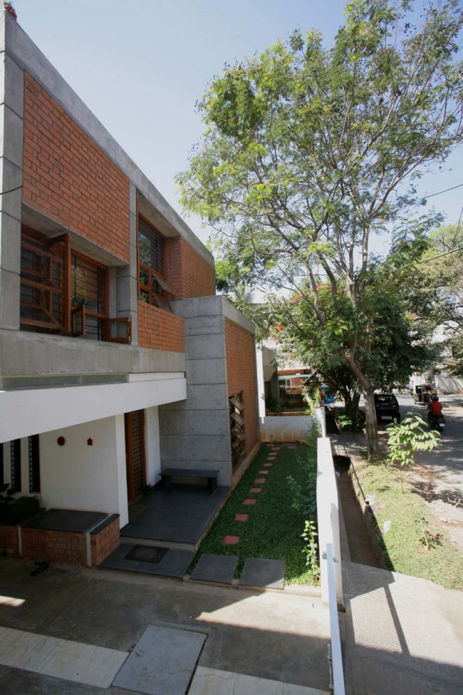 Sharma House / Kamat and Rozario Architecture