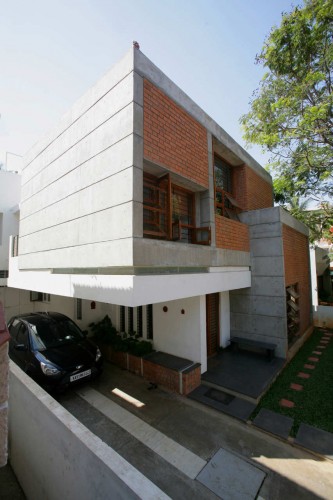 Sharma House / Kamat and Rozario Architecture
