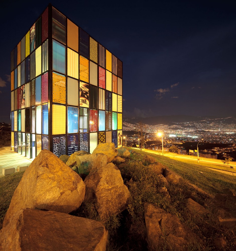 Disconnected Pavilion / Plan B Arquitectos