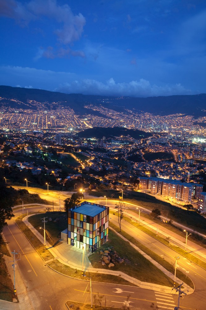 Disconnected Pavilion / Plan B Arquitectos