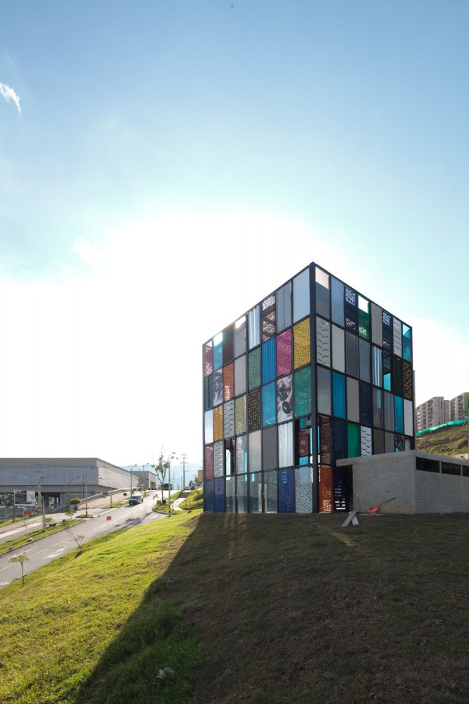 Disconnected Pavilion / Plan B Arquitectos