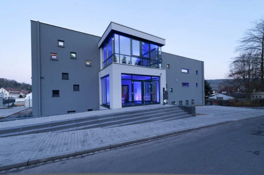 Lampenwelt Office Building / herbertarchitekten