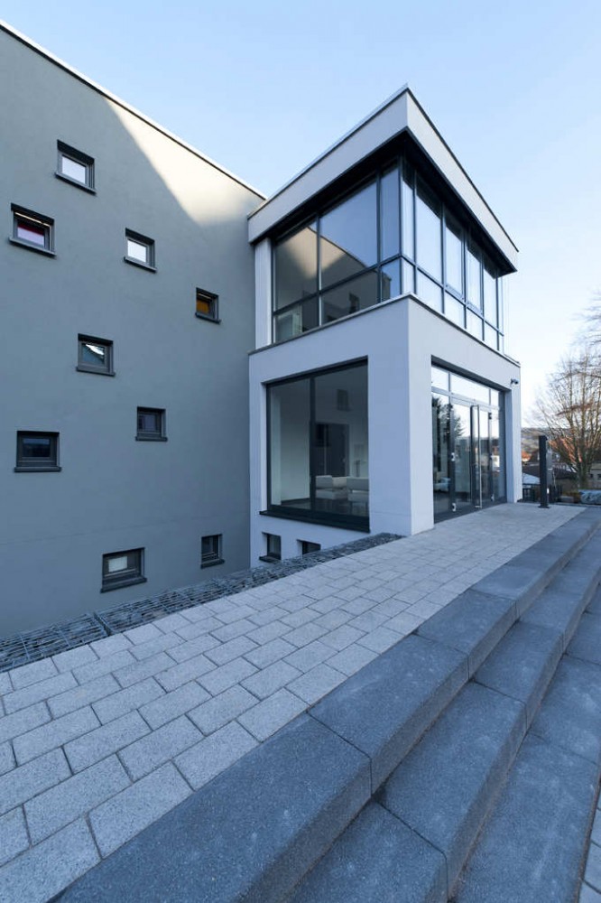 Lampenwelt Office Building / herbertarchitekten