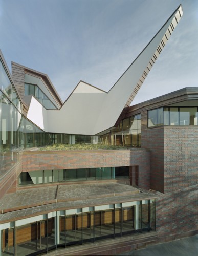 Lulu Chow Wang Campus Center and Davis Garage / Mack Scogin Merrill Elam Architects