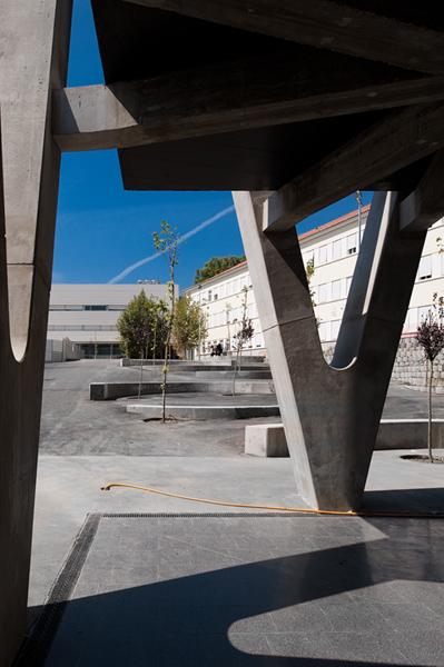 Emidio Navarro Secondary School / Oficina Ideias em Linha