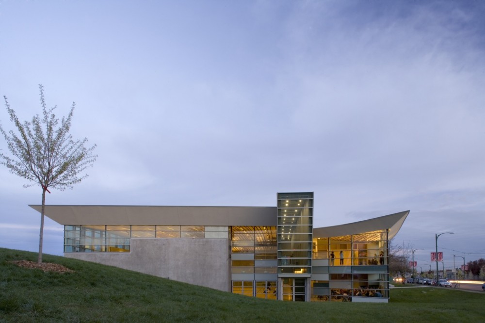 The Sunset Community Centre / Bing Thom Architects