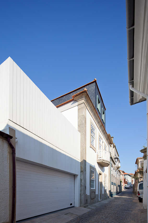 EA House / Barbosa & Guimarães