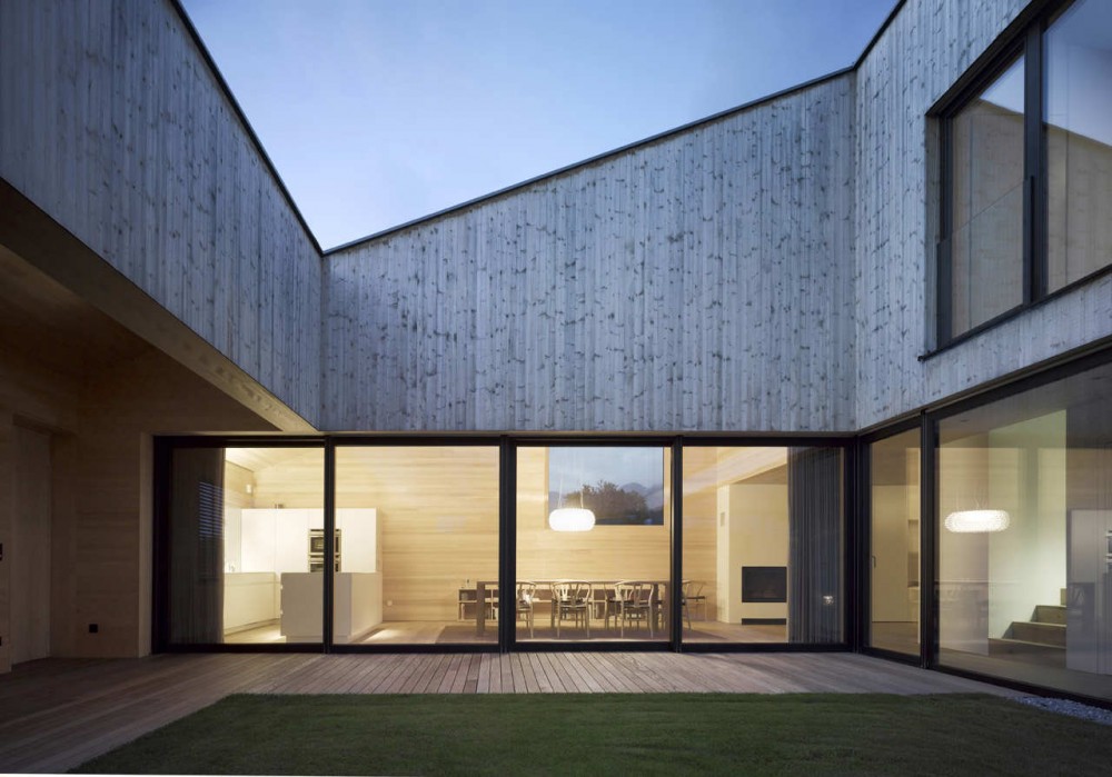 Wooden House with an Inner Courtyard / DI Bernardo Bader