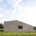 Wooden House With An Inner Courtyard / DI Bernardo Bader © DI Bernardo Bader