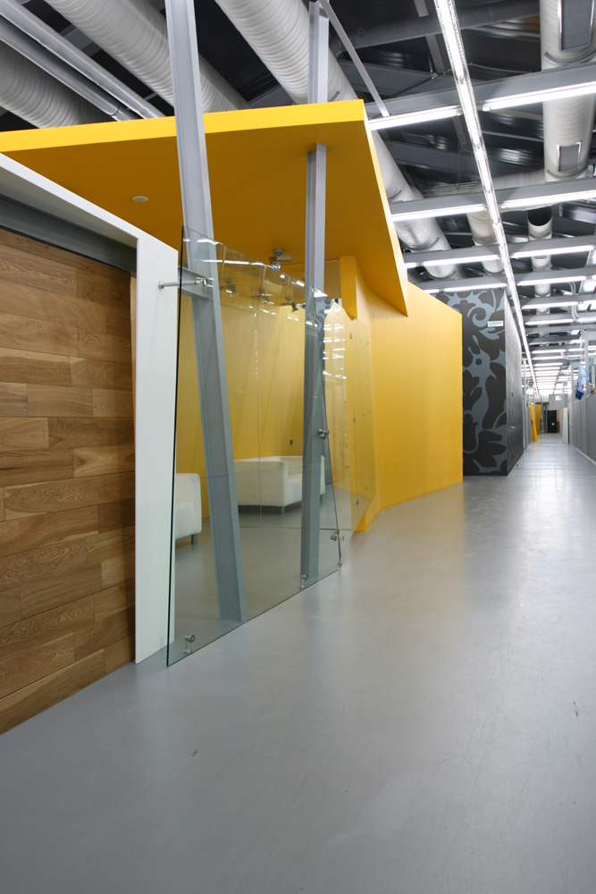 Office of the Forward Media Group Publishing House / Za Bor Architects