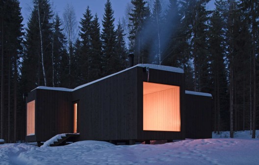 Four-cornered Villa / Avanto Architects