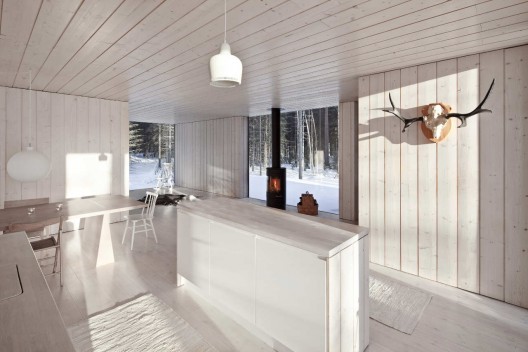 Four-cornered Villa / Avanto Architects