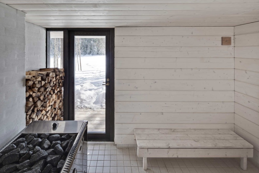 Four-cornered Villa / Avanto Architects