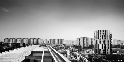 Social Housing Tower Of 75 Units In Europa Square / Roldán + Berengué