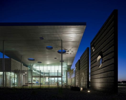 Sunrise Mountain Library / richärd+bauer