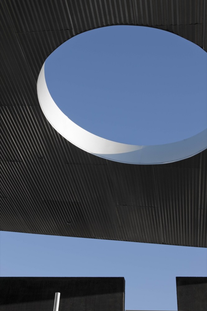 Sunrise Mountain Library / richärd+bauer