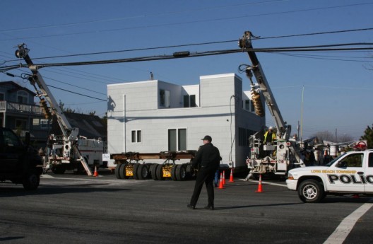 09_Leib House on the move (By Lara Lomer and Mike Meggitt)