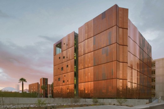 Meinel Optical Sciences Building / richärd+bauer