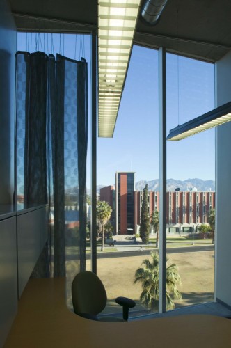 Meinel Optical Sciences Building / richärd+bauer