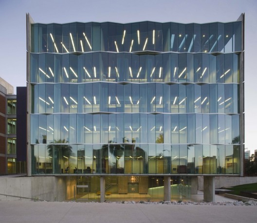 Meinel Optical Sciences Building / richärd+bauer