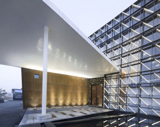 Northstar Changsha Delta Project Exhibition Hall / AZL architects