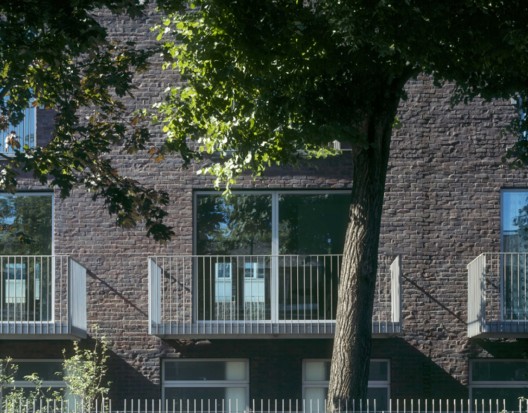 Vassall Road Housing & Medical Centre / Tony Fretton Architects