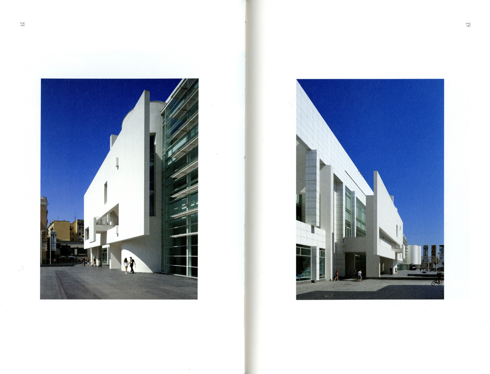 Win three signed copies of Richard Meier’s new book: “Museu d’Art Contemporani de Barcelona”