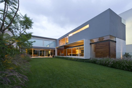 AE House / twentyfourseven