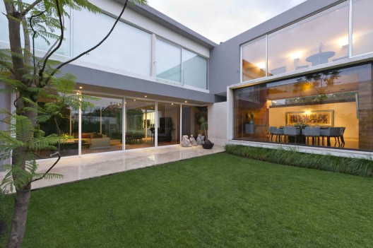 AE House / twentyfourseven