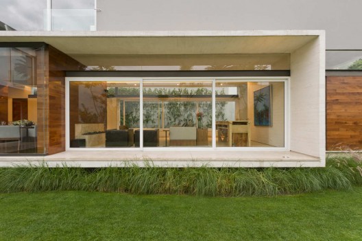 AE House / twentyfourseven