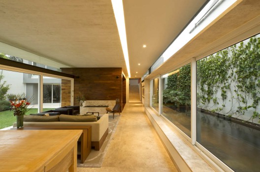 AE House / twentyfourseven