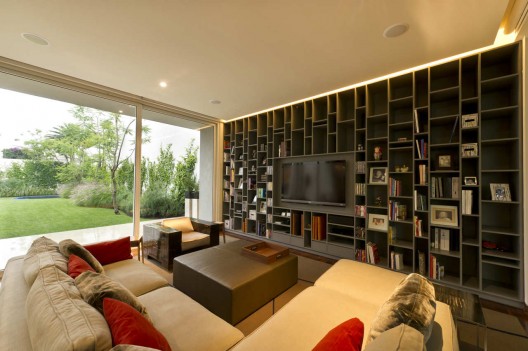 AE House / twentyfourseven