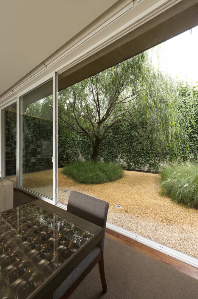 AE House / twentyfourseven
