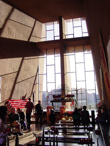 AD Classics: Chapel of the Holy Cross / Richard Hein