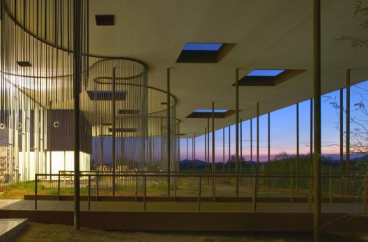 Desert Broom Library / richärd+bauer