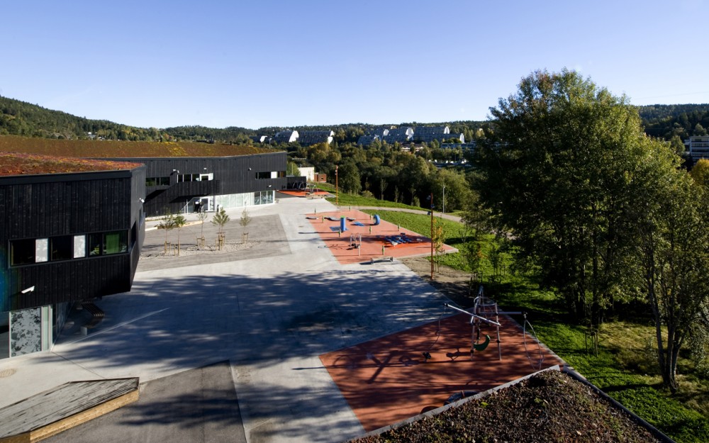 Rommen School and Cultural Center / Østengen & Bergo AS