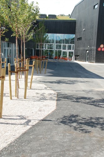 Rommen School and Cultural Center / Østengen & Bergo AS