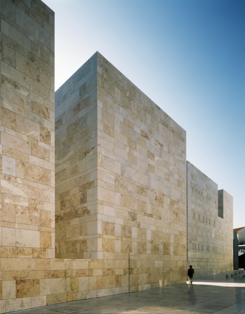 Sines Center for the Arts / Aires Mateus