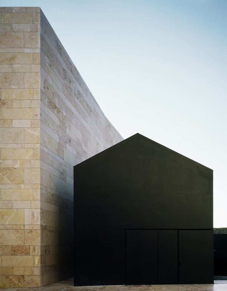 Sines Center for the Arts / Aires Mateus